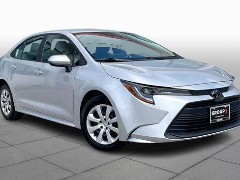 Used 2024 Toyota Corolla LE image 3