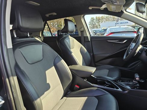 Used 2025 Kia Niro EX FWD image 11