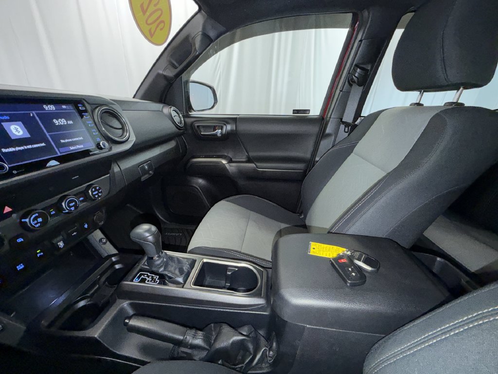 Used 2020 Toyota Tacoma TRD Off-Road w/ Technology Package AWD/4WD image 8