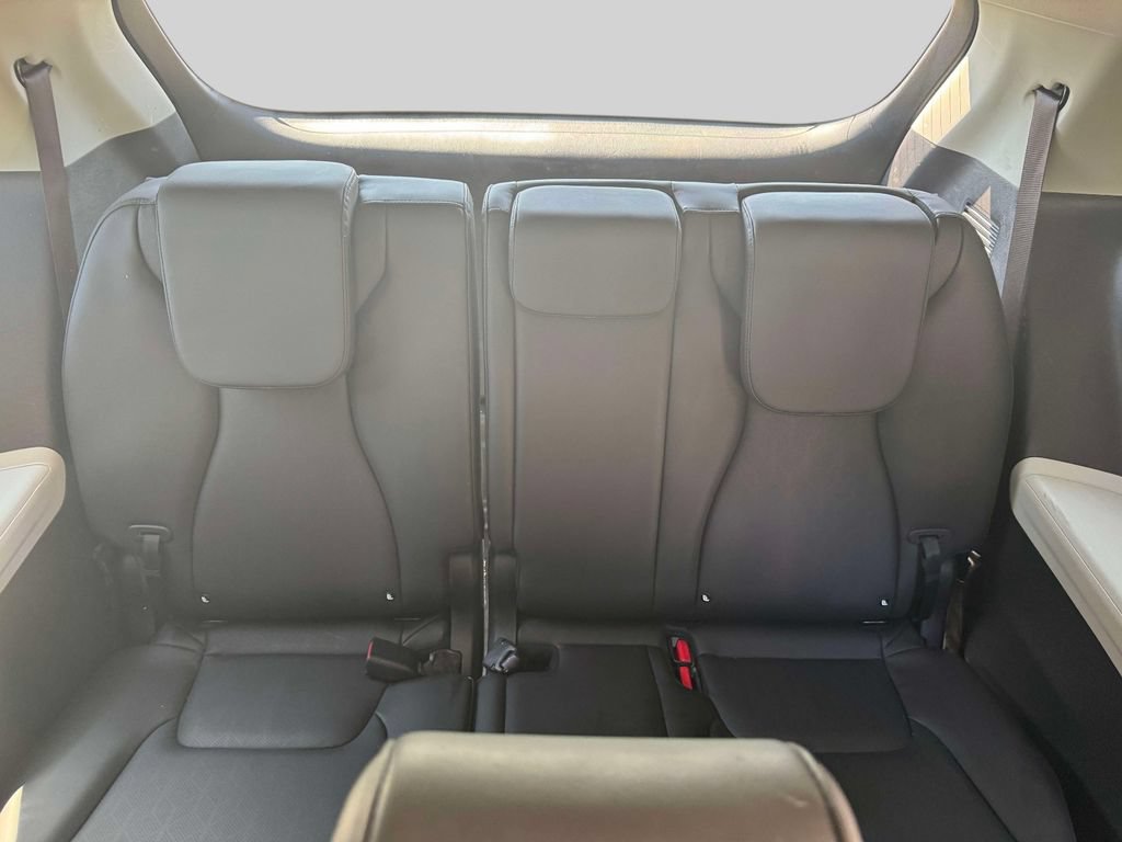 Used 2024 Kia Carnival EX FWD image 11