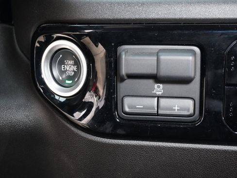 Used 2024 GMC Sierra 1500 SLE image 17