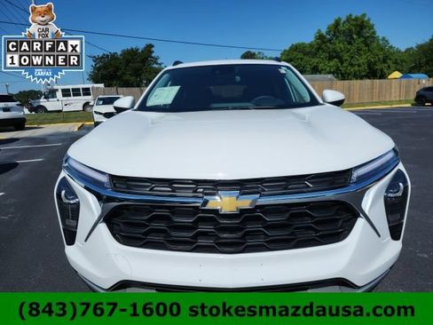 Used 2024 Chevrolet Trax LT w/ Sunroof Package FWD image 13