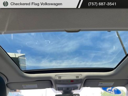 Used 2025 Volkswagen Jetta SEL FWD image 28
