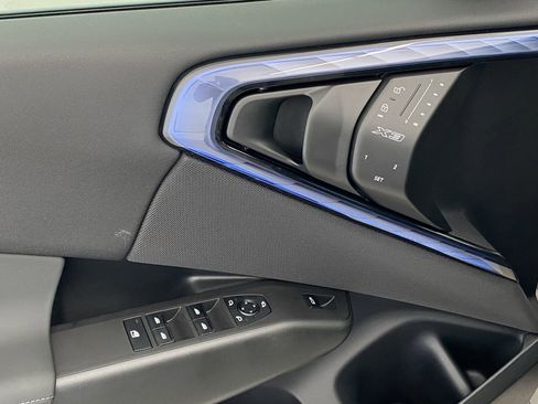 Used 2025 BMW X3 xDrive30i w/ Premium Package image 23