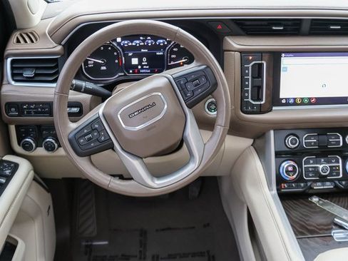 Used 2021 GMC Yukon Denali w/ Denali Premium Package image 27