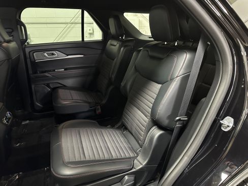 Certified 2025 Ford Explorer ST-Line image 9
