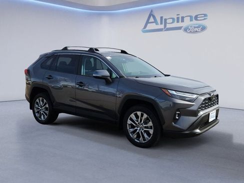 Used 2022 Toyota RAV4 XLE Premium image 7