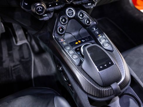 Used 2020 Aston Martin V8 Vantage Coupe image 45