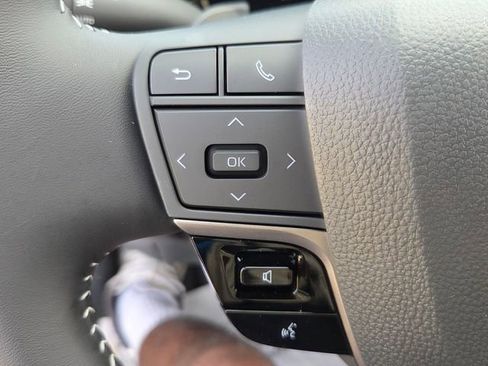 New 2026 Toyota Camry Hybrid FWD image 23
