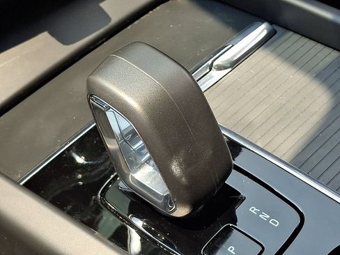 Used 2023 Volvo XC60 B5 Core AWD/4WD image 15