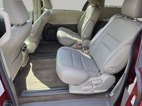 Used 2016 Toyota Sienna XLE Premium FWD image 30