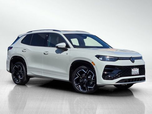 Used 2026 Volkswagen Tiguan SEL R-Line AWD/4WD image 2