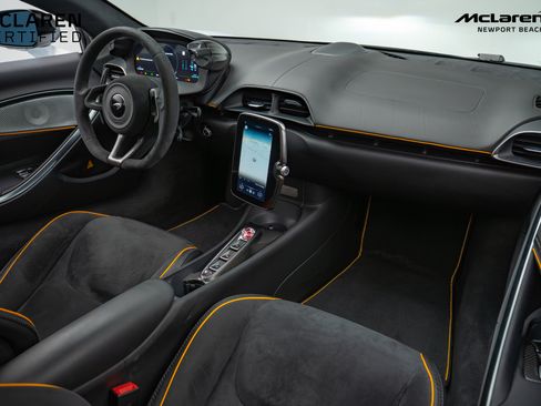 Used 2023 McLaren Artura Base image 23