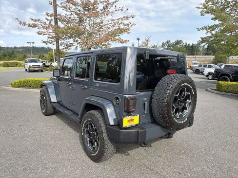 Used 2018 Jeep Wrangler Unlimited Sahara w/ Connectivity Group AWD/4WD image 7