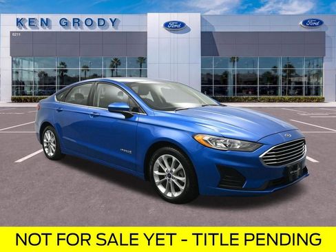 Certified 2019 Ford Fusion SE FWD image 1