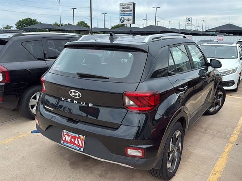 Used 2021 Hyundai Venue SEL FWD image 9