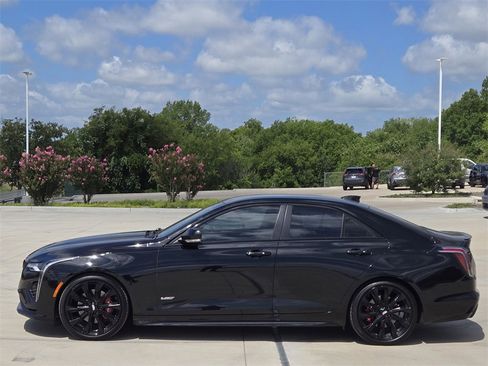 Used 2022 Cadillac CT4 V image 4