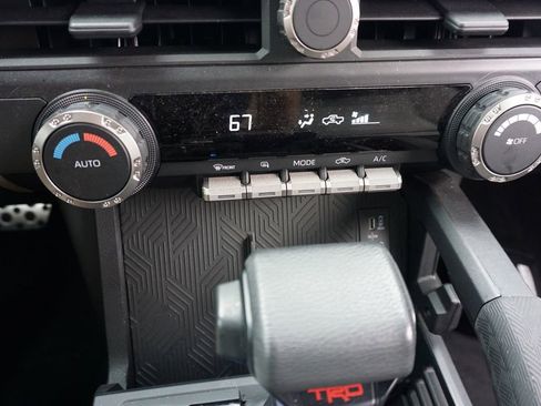 Used 2025 Toyota Tacoma TRD Sport image 13