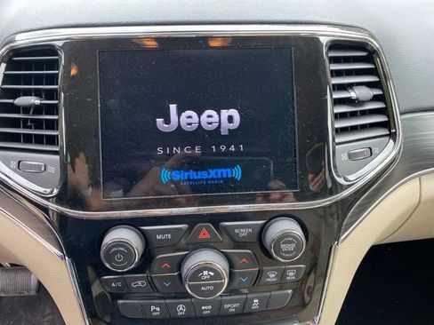 Used 2021 Jeep Grand Cherokee Limited AWD/4WD image 19