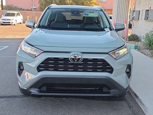 Used 2021 Toyota RAV4 XLE w/ Convenience Package image 2