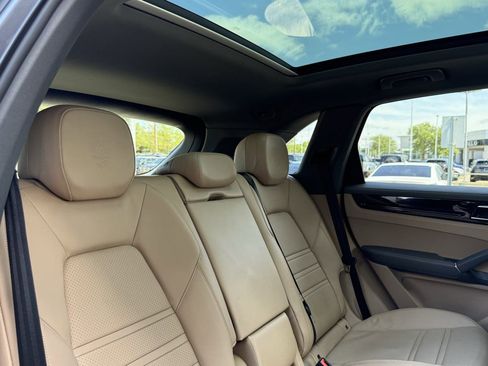 Used 2019 Porsche Cayenne image 48
