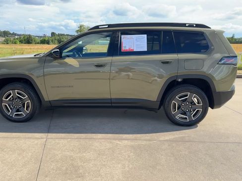 Used 2026 Jeep Cherokee Laredo AWD/4WD image 6