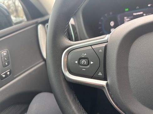 Used 2023 Volvo XC60 B5 Core image 21