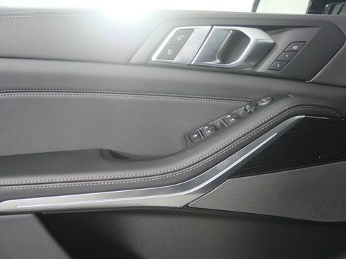 Used 2026 BMW X5 xDrive40i w/ M Sport Package AWD/4WD image 9