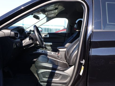 Used 2023 Ford Explorer XLT w/ Equipment Group 202A AWD/4WD image 9