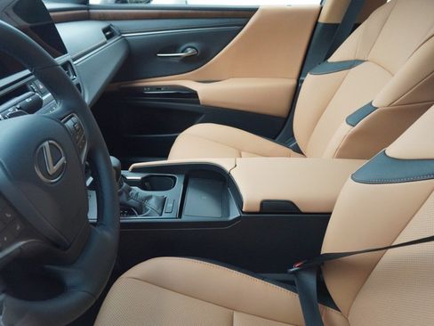 Certified 2025 Lexus ES 350 w/ Premium Package FWD image 9