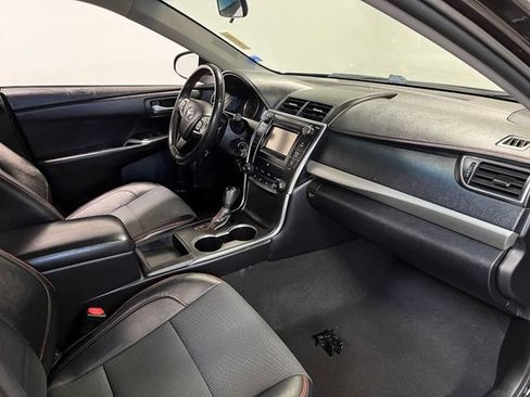 Used 2017 Toyota Camry SE FWD image 11