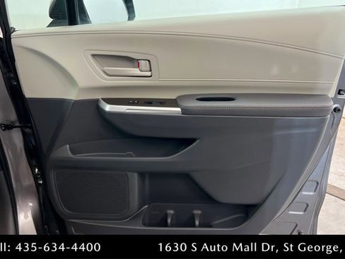Used 2023 Toyota Sienna LE AWD/4WD image 22