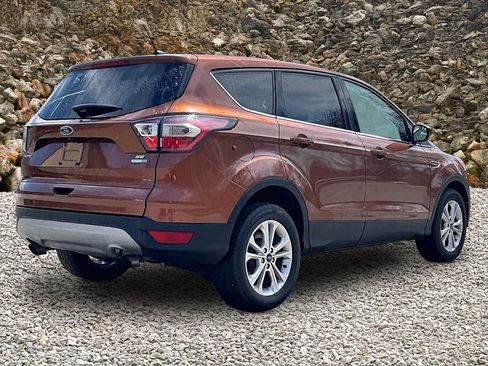 Used 2017 Ford Escape SE AWD/4WD image 2