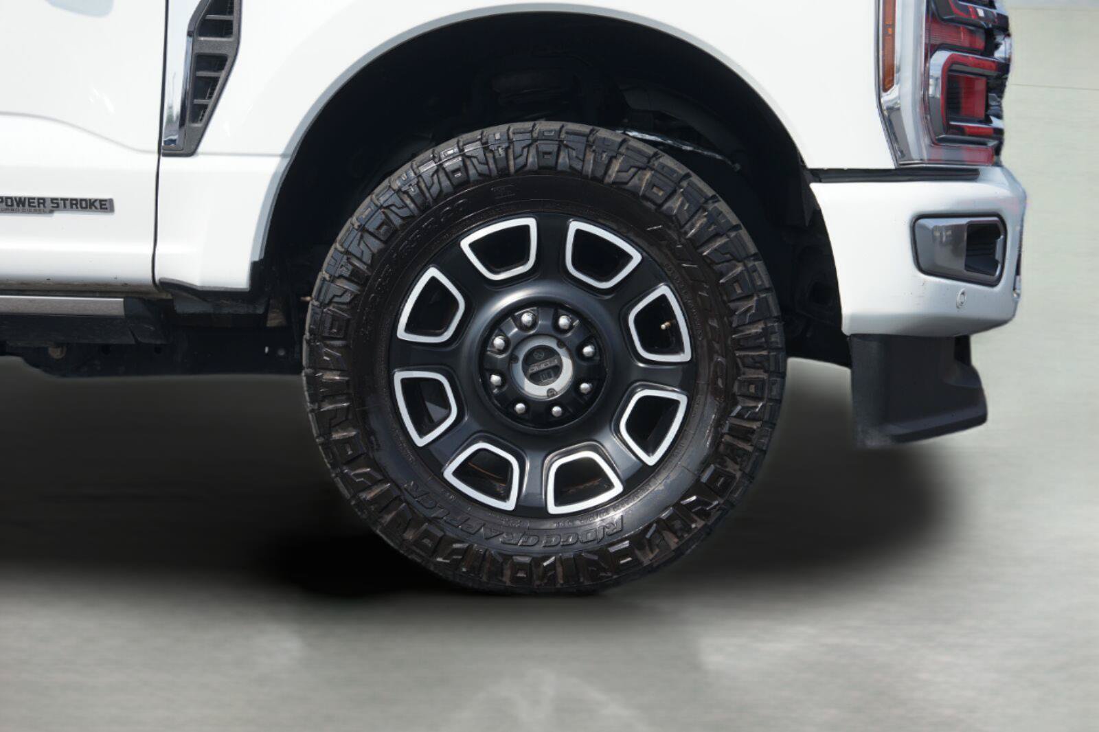 Used 2024 Ford F350 Platinum AWD/4WD image 4