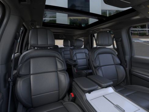 New 2025 Lincoln Navigator Reserve w/ Jet Appearance Package image 10