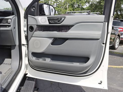 Used 2020 Lincoln Navigator Reserve w/ Luxury Package AWD/4WD image 39