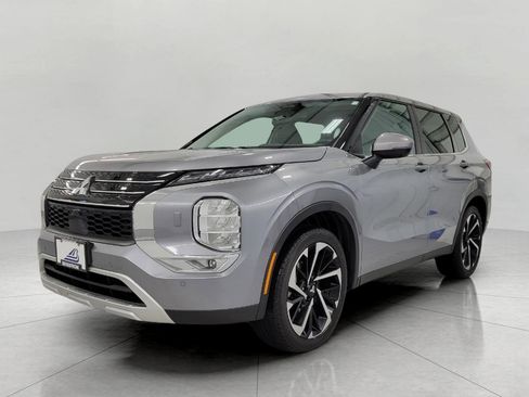 Used 2024 Mitsubishi Outlander AWD image 12