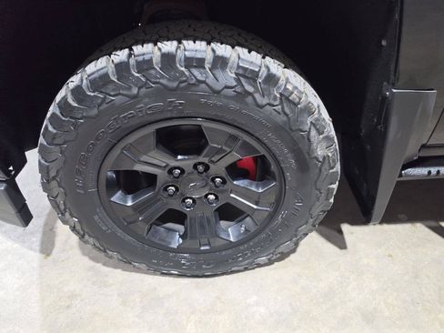 Used 2018 Chevrolet Silverado 1500 LTZ Z71 w/ LTZ Plus Package AWD/4WD image 28