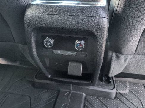 Used 2024 Chevrolet Traverse LT AWD/4WD image 43
