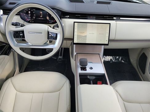 Used 2025 Land Rover Range Rover Long Wheelbase Autobiography image 18