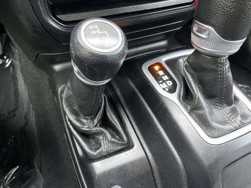 Used 2018 Jeep Wrangler Unlimited Sport S image 42