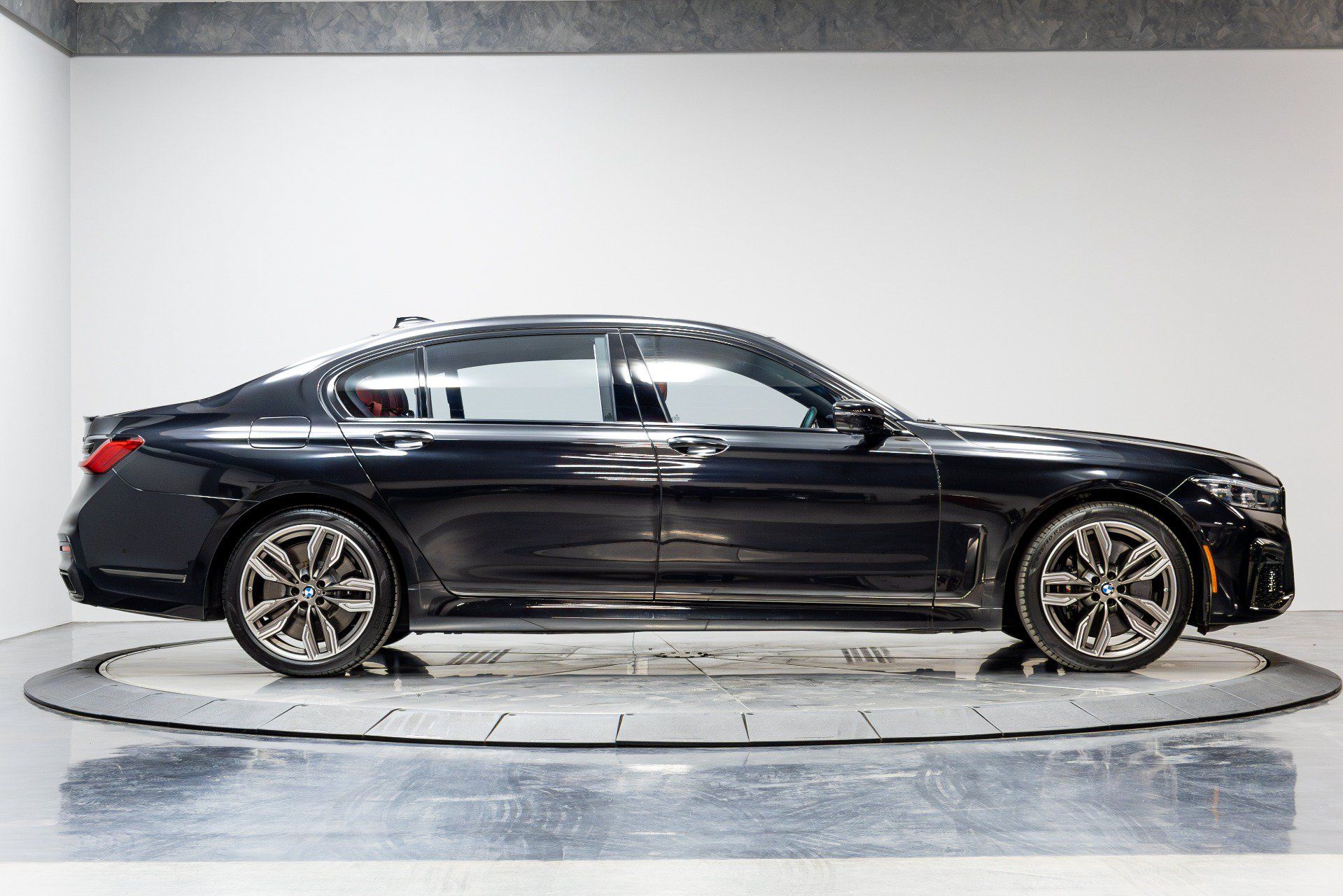 Used 2022 BMW M760i xDrive AWD/4WD image 17