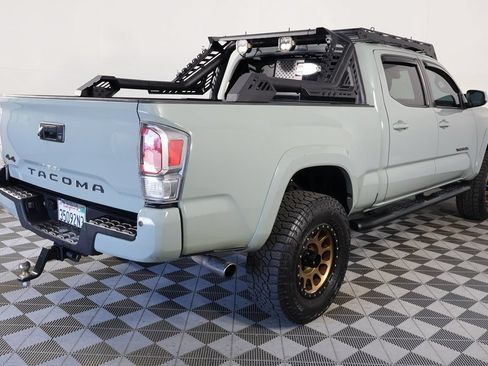 Used 2022 Toyota Tacoma TRD Sport w/ Technology Package AWD/4WD image 4