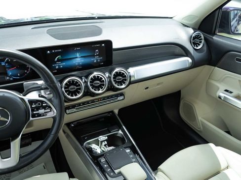 Used 2022 Mercedes-Benz GLB 250 image 18