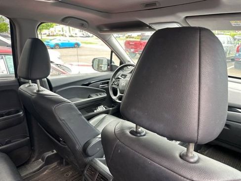 Used 2021 Honda Pilot Touring image 12