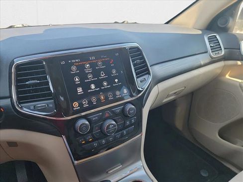 Used 2022 Jeep Grand Cherokee Laredo E image 21