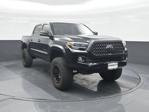 Used 2021 Toyota Tacoma Limited w/ Nightshade Package AWD/4WD image 8