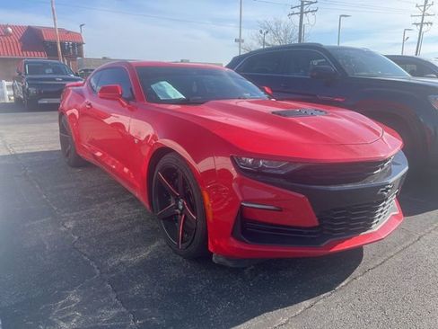 Used 2019 Chevrolet Camaro SS image 2