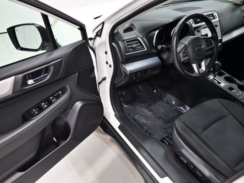 Used 2017 Subaru Outback 2.5i Premium AWD/4WD image 4
