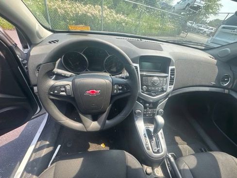 Used 2016 Chevrolet Cruze LT FWD image 10
